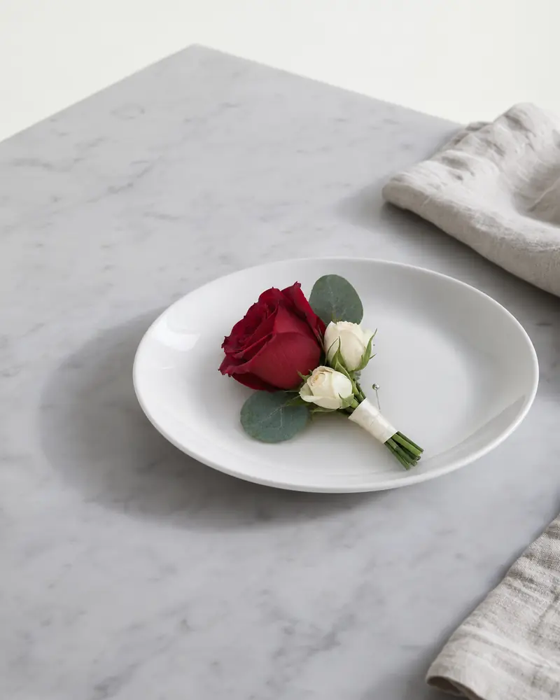 Example with sample flowers: a buttonhole in the Buttonhole plate · marble room, kept as made