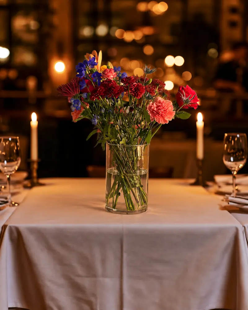 Example with sample flowers: a vase arrangement in the Valentine candlelit dinner room, kept as made